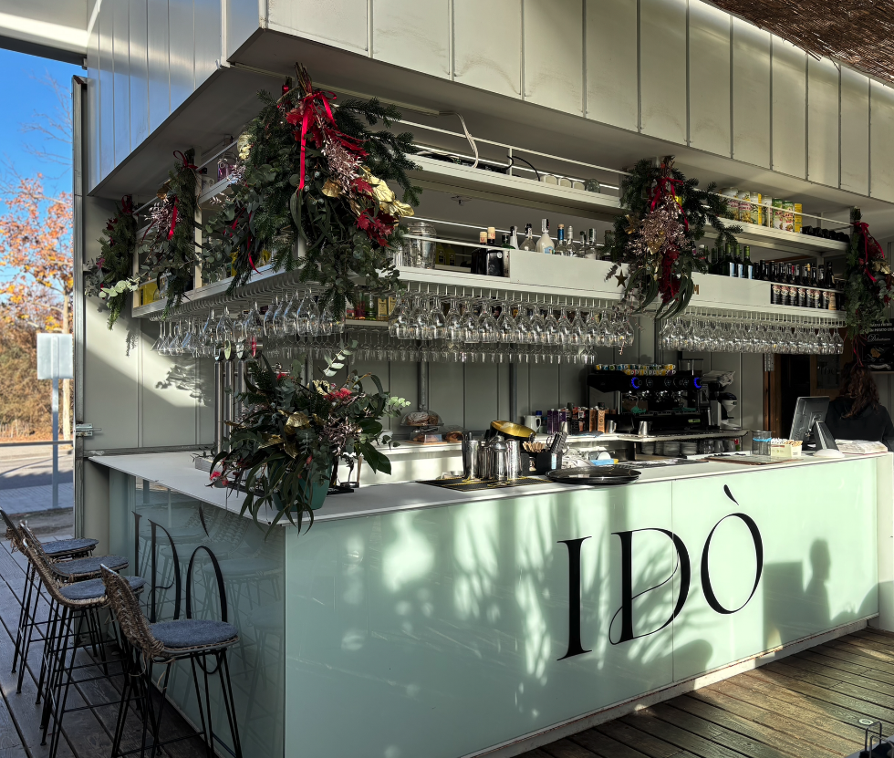 Decoracions de Nadal amb identitat pròpia: arbres gegants de 4 metres i dissenys que donen vida als espais comercials